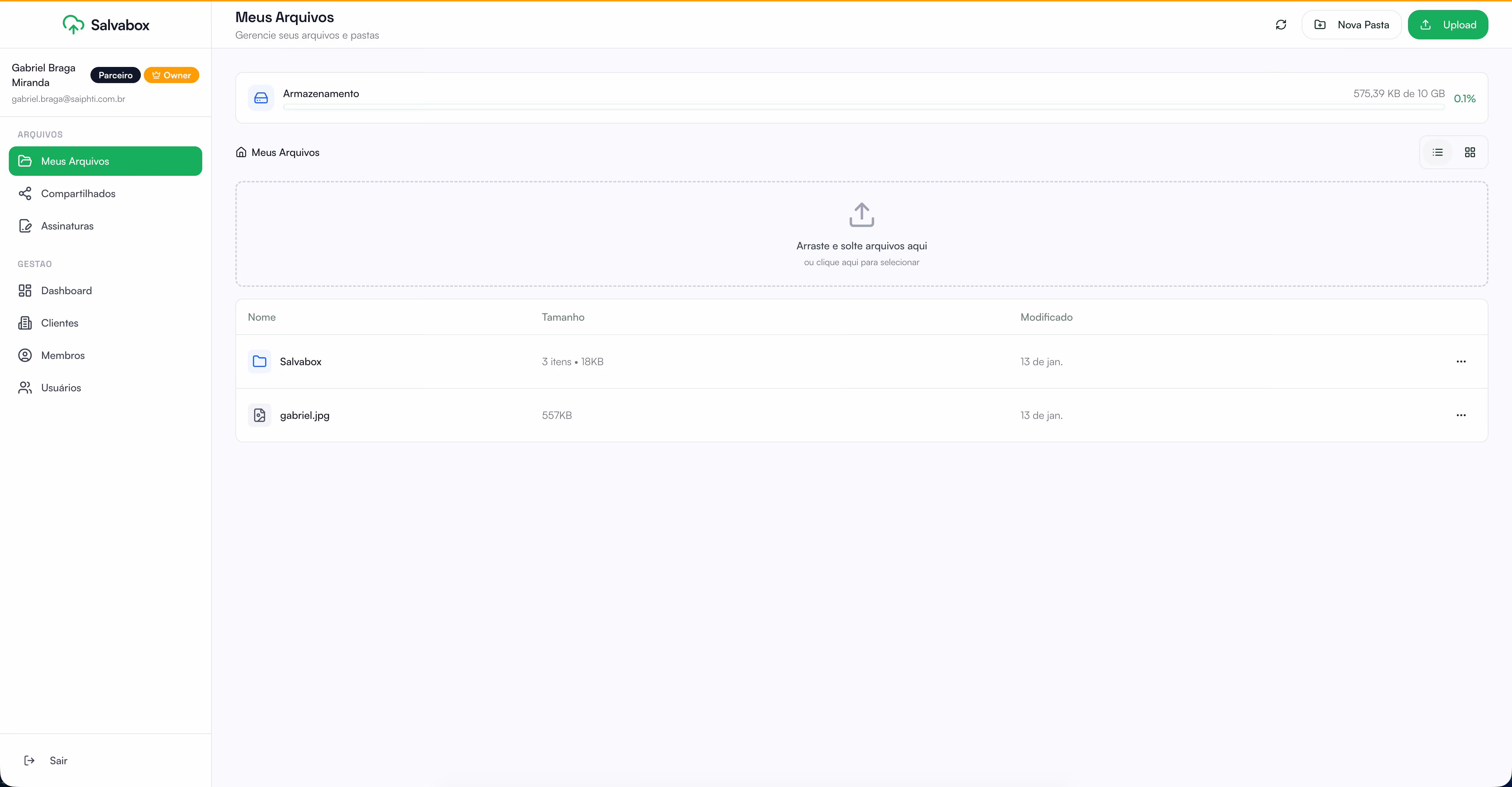 Painel do Salvabox na tela Meus Arquivos: barra de armazenamento, área de upload por arrastar e soltar e lista de pastas e arquivos
