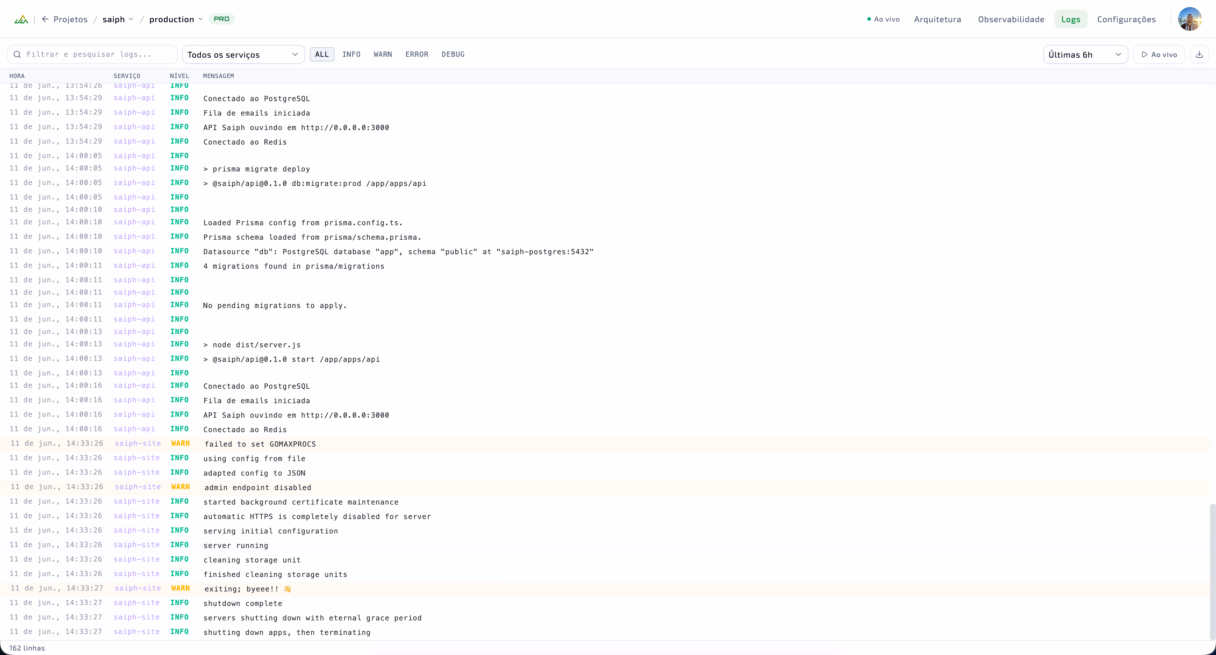 Logs em tempo real de todos os serviços de um projeto no UpUai, com filtro por nível e serviço