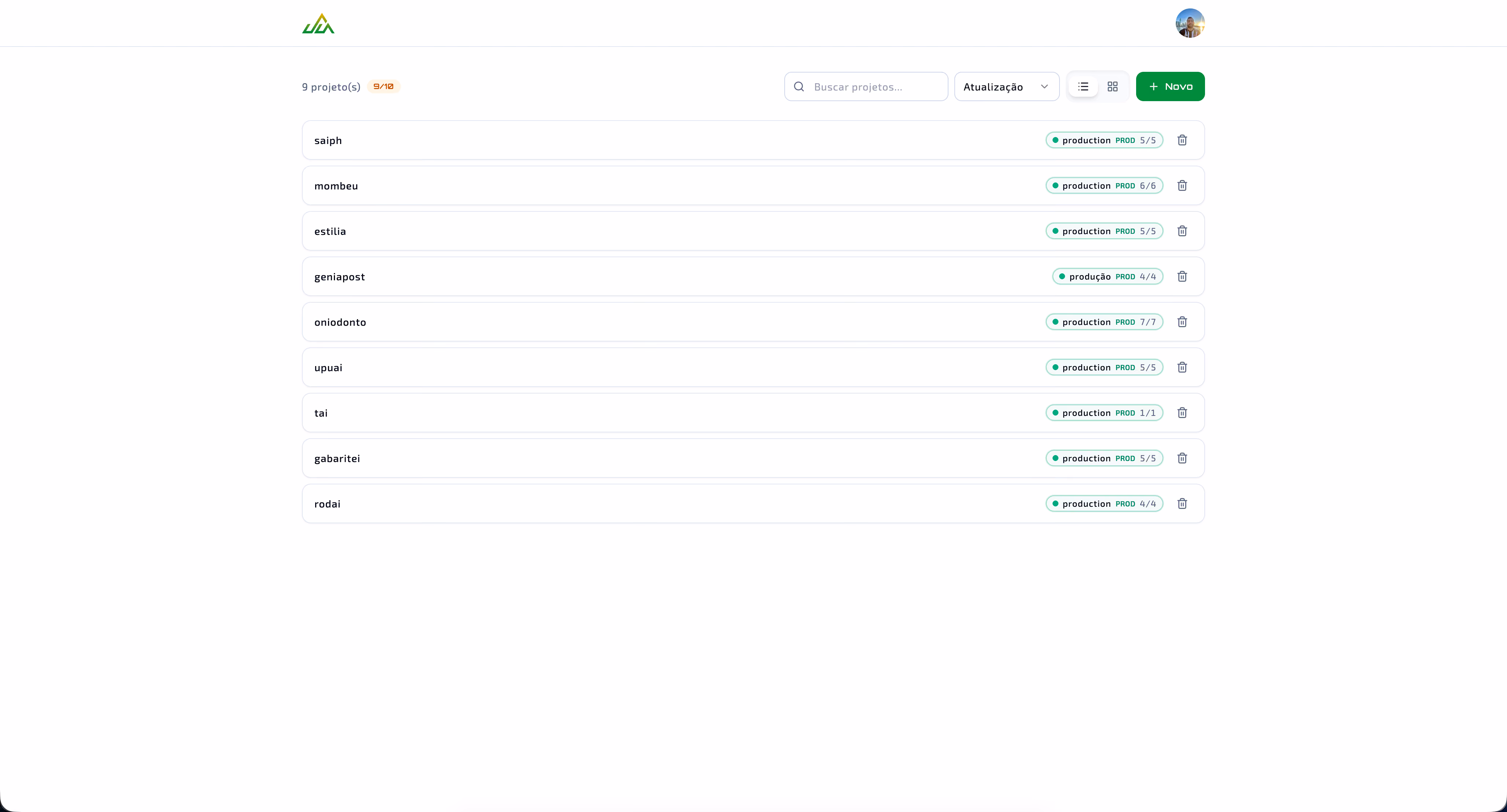 Painel do UpUai com a lista de projetos e seus ambientes de produção ativos